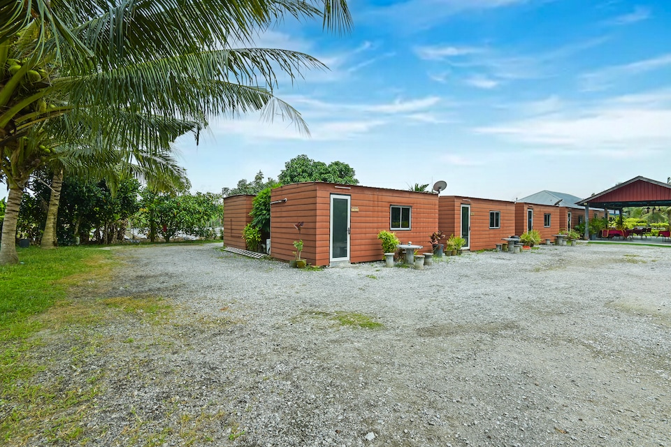 Hotel O Asiacamp Chalet Tanjung Karang, Sekinchan, Kuala Selangor