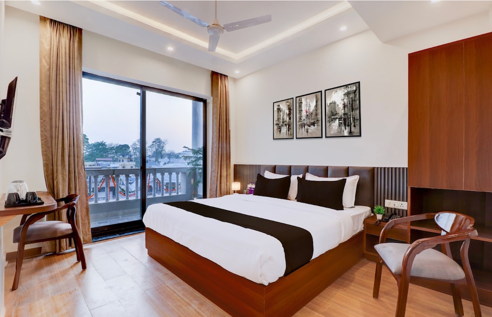 Super Townhouse Oak FRI Dehradun Formerly Hotel EL Portrait, Chakrata Road Dehradun, Dehradun