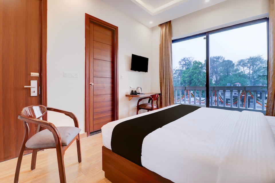 Super Townhouse Oak FRI Dehradun Formerly Hotel EL Portrait, Chakrata Road Dehradun, Dehradun