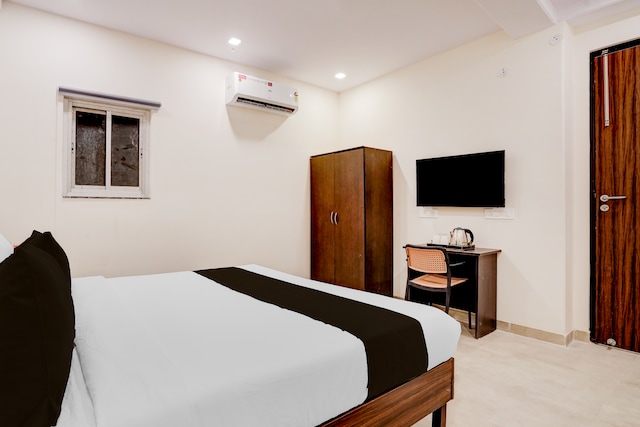 Townhouse Preet Vihar Metro Station