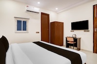 Super Townhouse Preet Vihar Metro Station