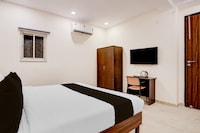 Townhouse Preet Vihar Metro Station
