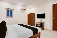 Super Townhouse Preet Vihar Metro Station