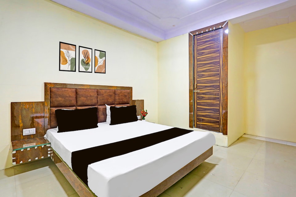Hotel O GALAXY , Anand Vihar Delhi, Delhi