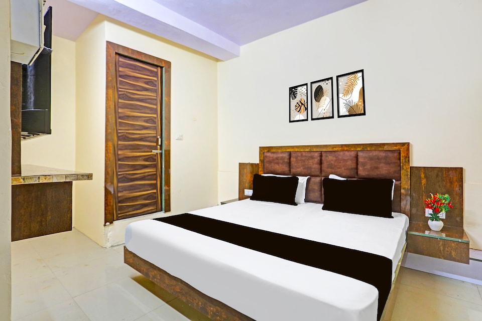 Hotel O GALAXY , Anand Vihar Delhi, Delhi