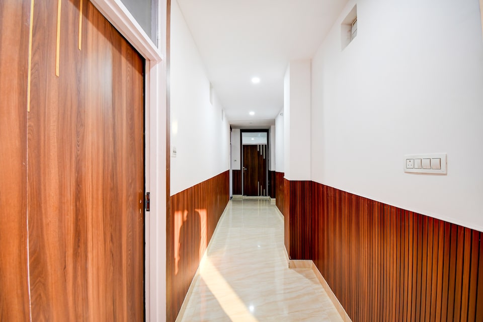 HOTEL O MAHENDRA MG PALACE, Aliganj Lucknow, Lucknow