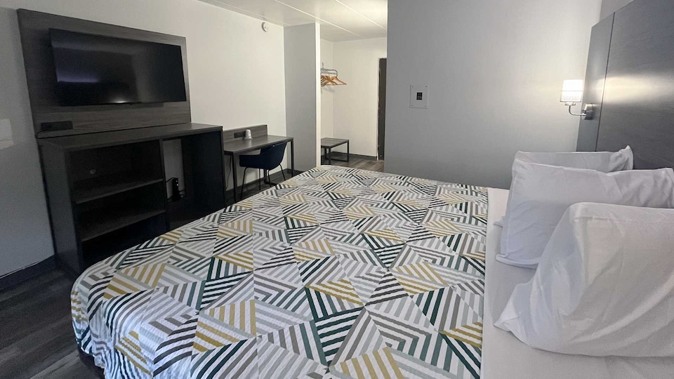 Motel 6 Chicago, IL - Halsted, C60018, Chicago