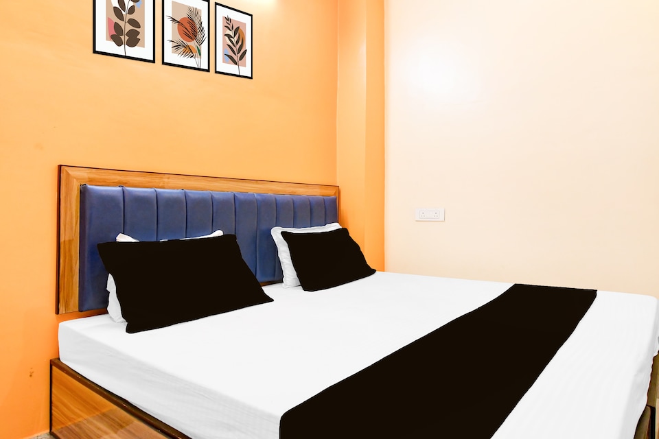 Hotel O Sri Rudra Home Stay, Godowlia, Varanasi