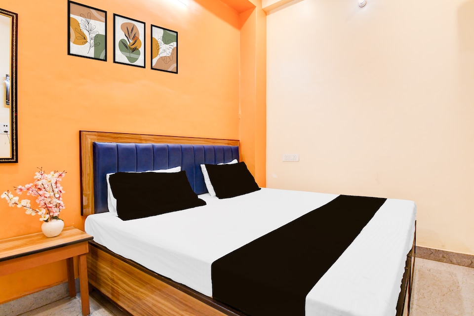Hotel O Sri Rudra Home Stay, Godowlia, Varanasi