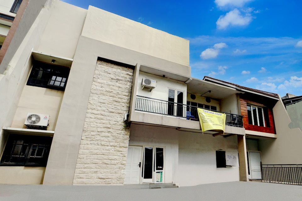 Dancenter Siwalankerto Near City Of Tomorrow Mall Formerly Padang Pasir C-12 Residence, Surabaya, Surabaya