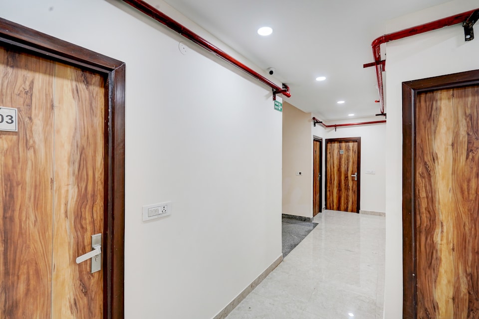 Super Collection O Karkardooma Court Metro Station Formerly Hotel Lotus, Anand Vihar Delhi, Delhi