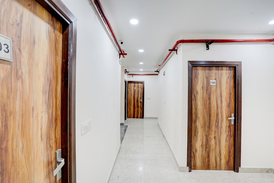 Super Collection O Karkardooma Court Metro Station Formerly Hotel Lotus, Anand Vihar Delhi, Delhi