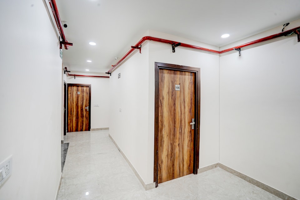 Super Collection O Karkardooma Court Metro Station Formerly Hotel Lotus, Anand Vihar Delhi, Delhi