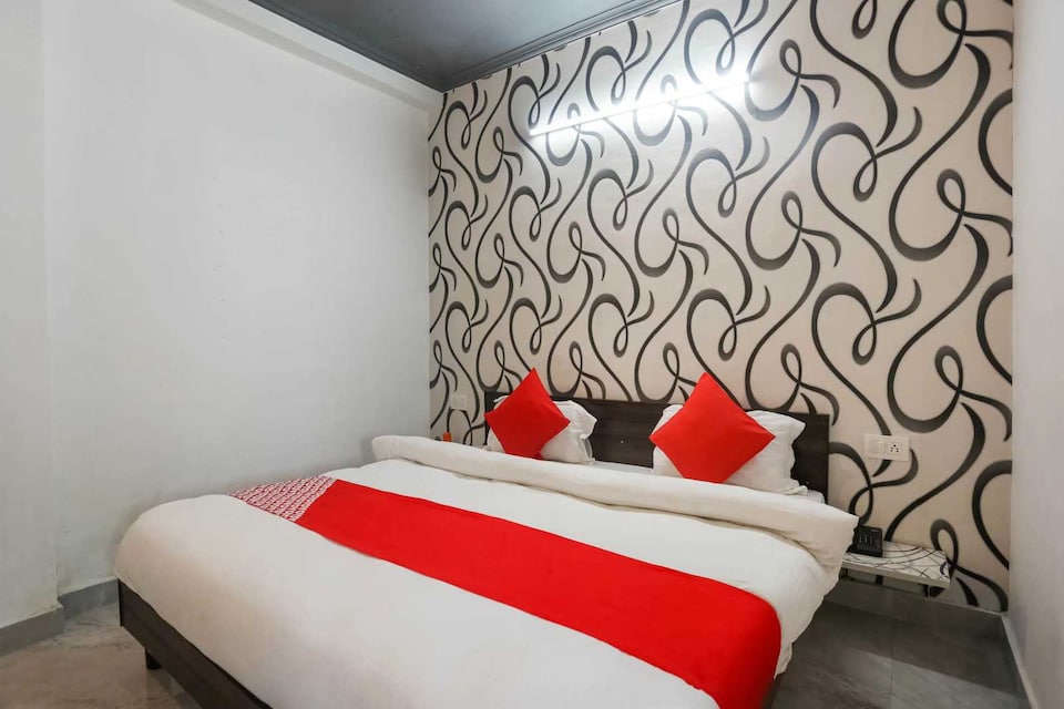 Hotel O Bollywood, Anand Vihar Delhi, Delhi