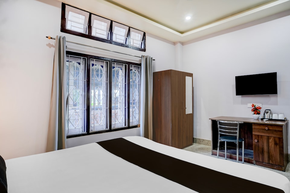 Super Collection O Guwahati Airport Formerly Hotel Aniruddha Grand, ISBT Guwahati, Guwahati