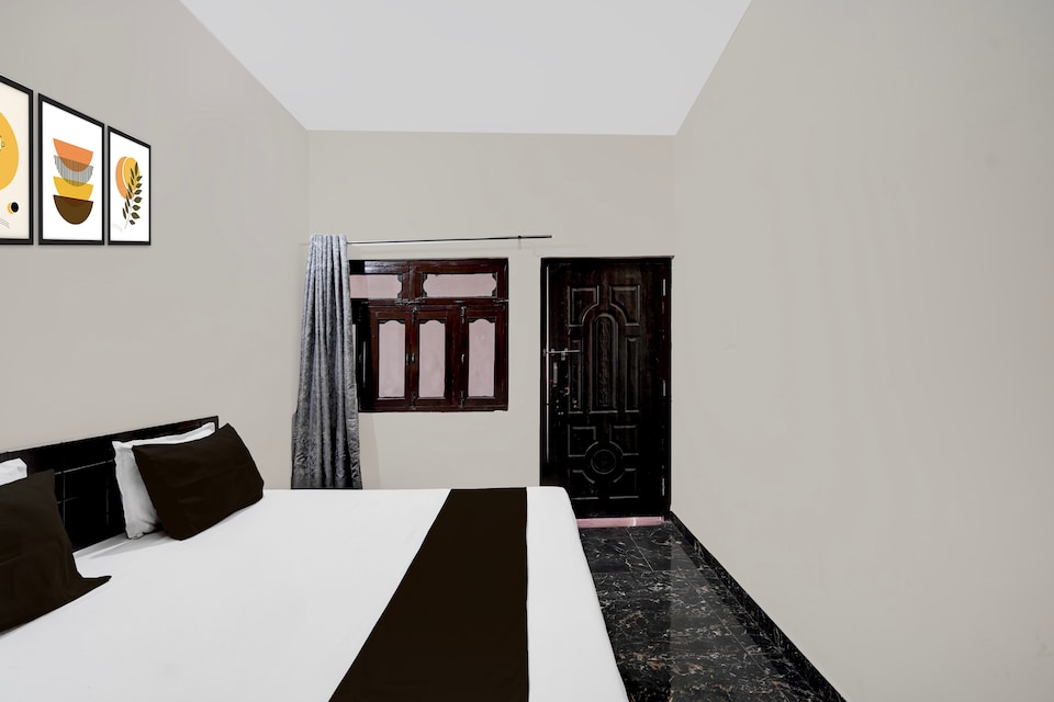 SPOT ON Radha Krishna Place , Golghar, Gorakhpur