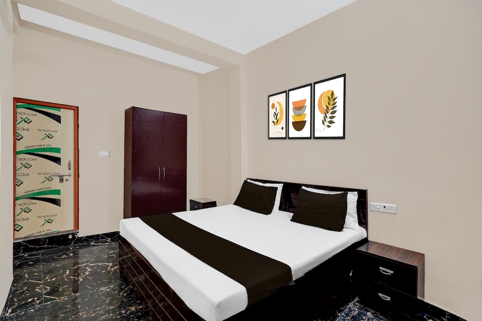 SPOT ON Radha Krishna Place , Golghar, Gorakhpur