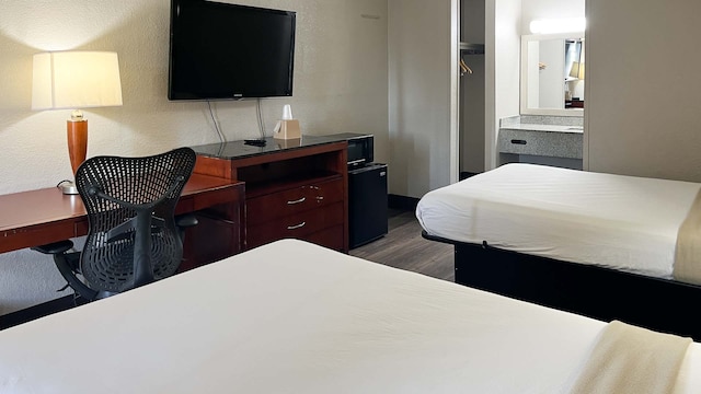 2 Full Beds | Smoking