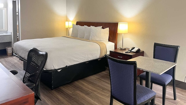 1 King Bed | Non-Smoking