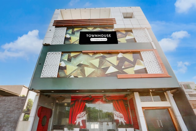 Super Townhouse Faridabad Railway Station Formerly Hotel Royals Paradaise