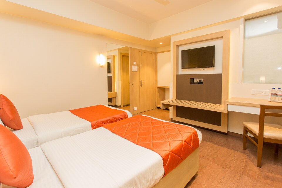 OYO 7053 Hotel Royal Classic, Mumbai-Kalwa-Mumbra-Shilphata, Mumbai