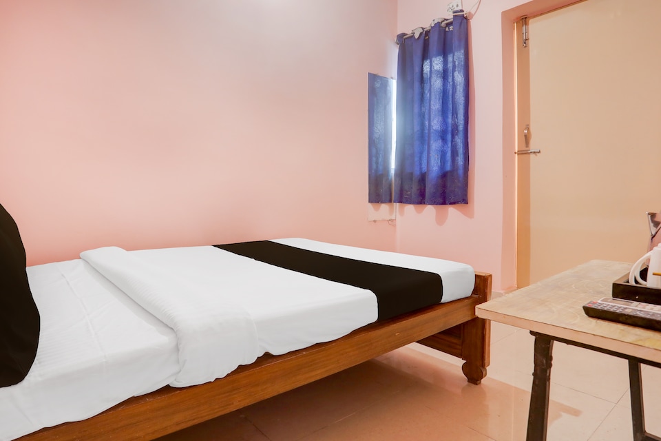 Hotel O Danapur Central Railway Junction Formerly Brij Guest House, Anisabad, Patna