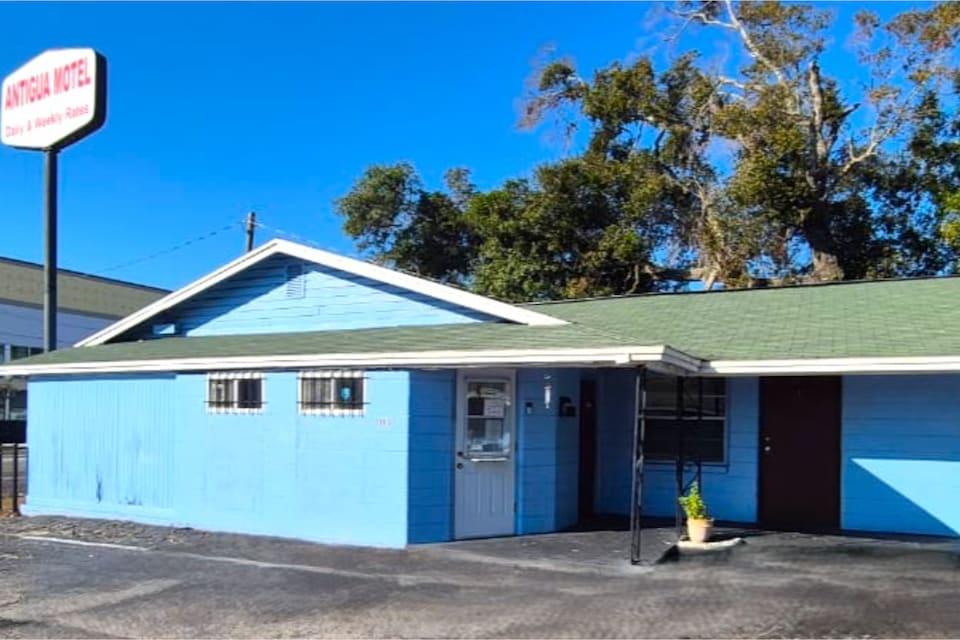 Antigua Motel by OYO Tampa US - 41, C33604, Tampa