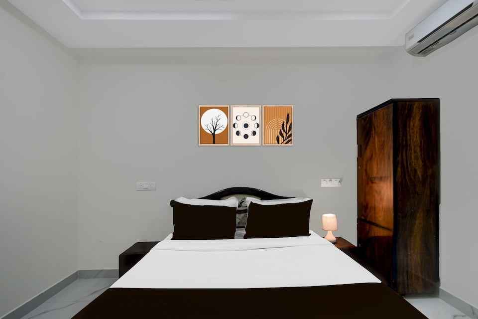 Super Townhouse Oak Bachupally Medical College Formerly SV Hotels, Kukatpally, Hyderabad