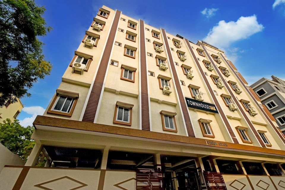 Super Townhouse Oak Bachupally Medical College Formerly SV Hotels, Kukatpally, Hyderabad