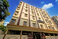 Super Townhouse Oak Bachupally Medical College Formerly SV Hotels