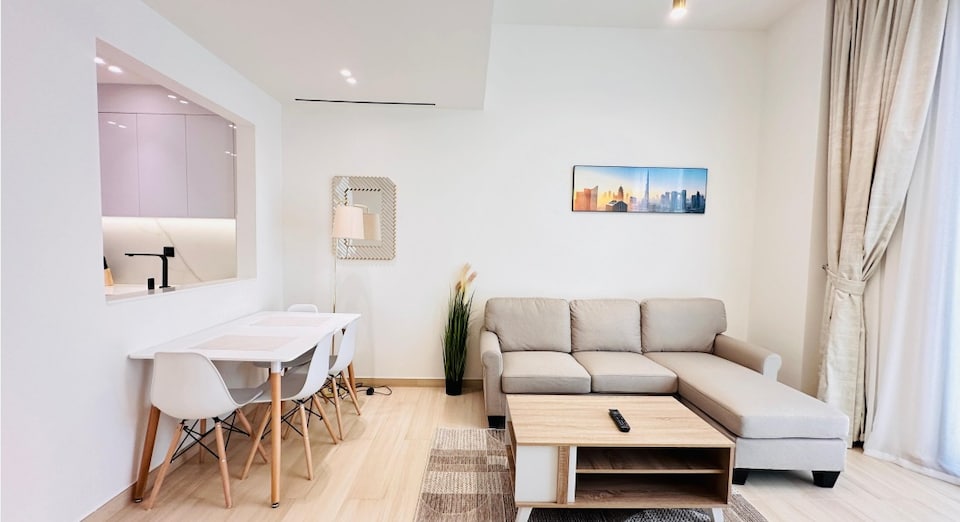 OYO HOME 1528 1 Bedroom Binghatti Emerald , Al Barsha Dubai, Dubai