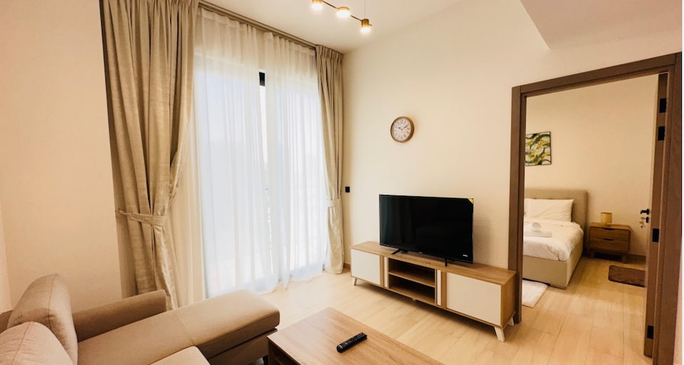 OYO HOME 1529 1 Bedroom Binghatti Amber , Jumeirah Village Circle Dubai, Dubai
