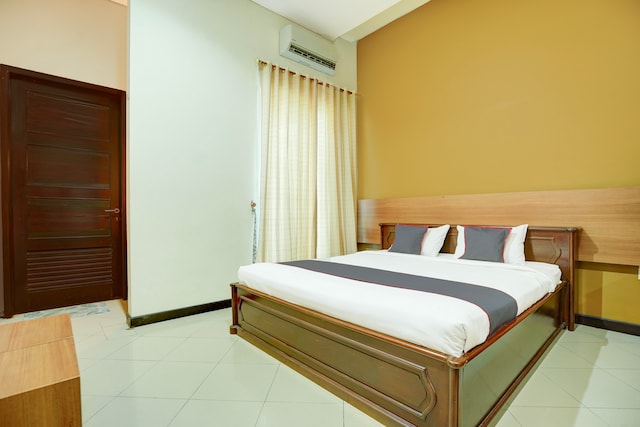 Collection O Padang near Mesjid Raya Syekh Ahmad Al-Minangkabawi formerly Hotel Surya Palace