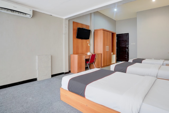 Collection O Padang near Mesjid Raya Syekh Ahmad Al-Minangkabawi formerly Hotel Surya Palace