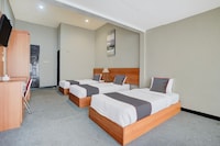 Collection O Padang near Mesjid Raya Syekh Ahmad Al-Minangkabawi formerly Hotel Surya Palace