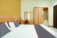 Collection O Padang near Mesjid Raya Syekh Ahmad Al-Minangkabawi formerly Hotel Surya Palace