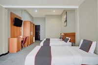 Collection O Padang near Mesjid Raya Syekh Ahmad Al-Minangkabawi formerly Hotel Surya Palace