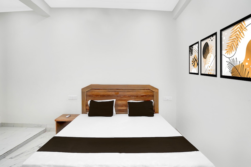 Hotel O Vrindavan Gardan & Hotel , Mumfordganj Allahabad, Prayagraj