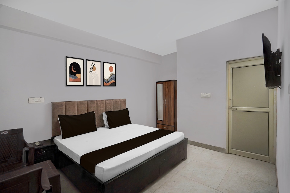 Hotel O Shree Shyam Guest House, Noida City, Noida