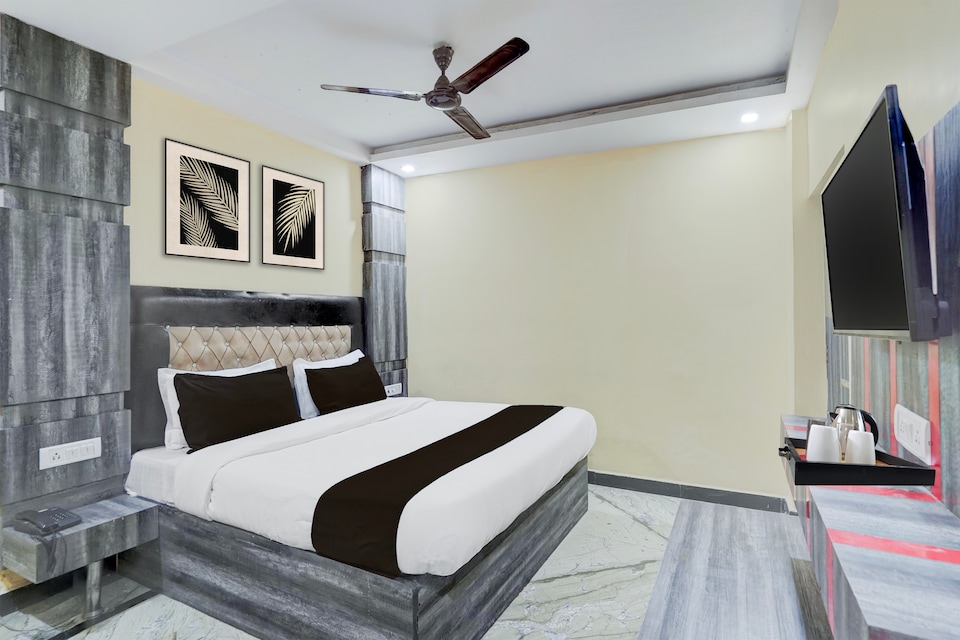 Townhouse Central Prayagraj Bus Terminal Formerly Amba Palace, Civil Lines - High Court, Prayagraj