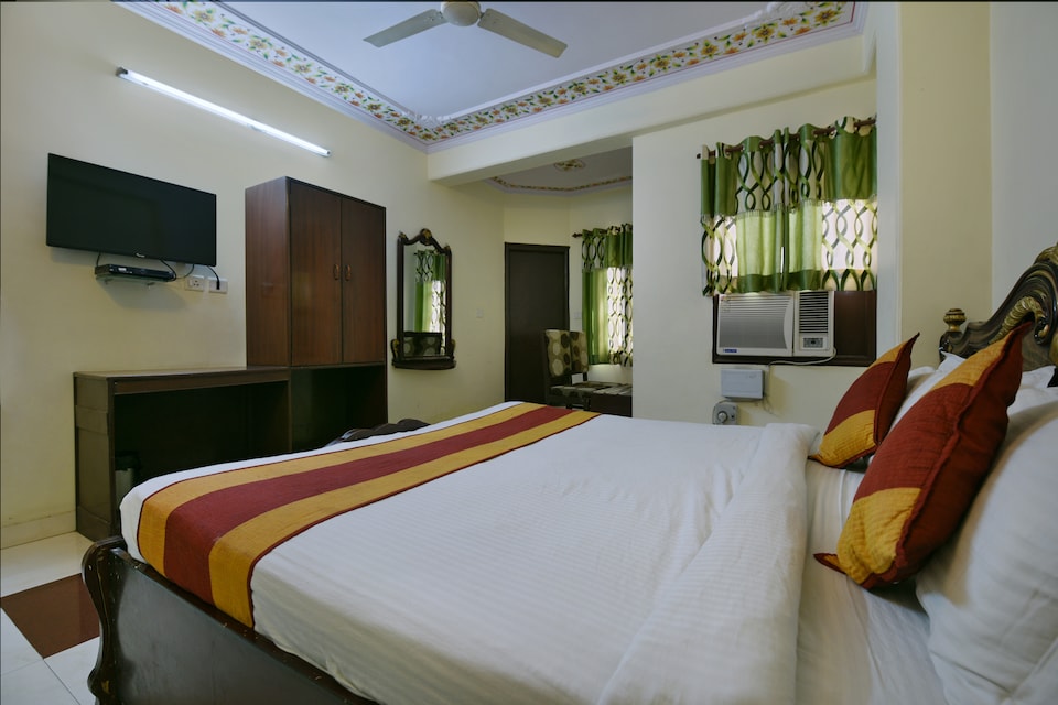 Capital O 2262 Hotel Heritage Inn, Sindhi Camp, Jaipur