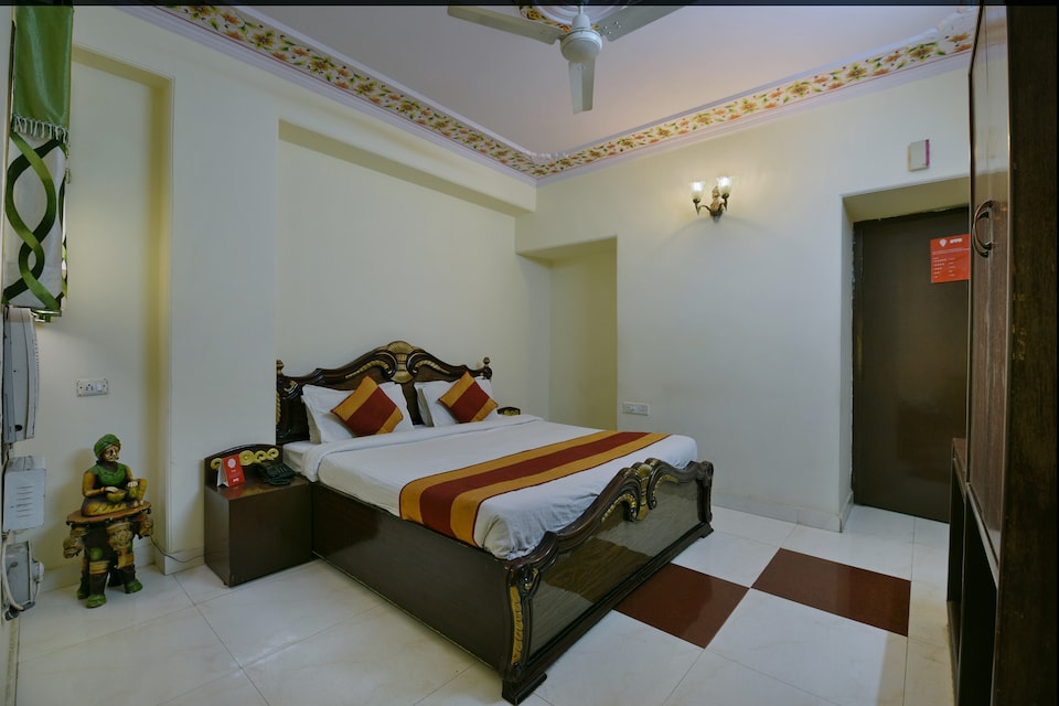 Capital O 2262 Hotel Heritage Inn, Sindhi Camp, Jaipur
