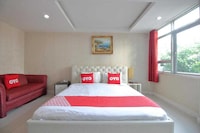 OYO Diamond Residence Silom