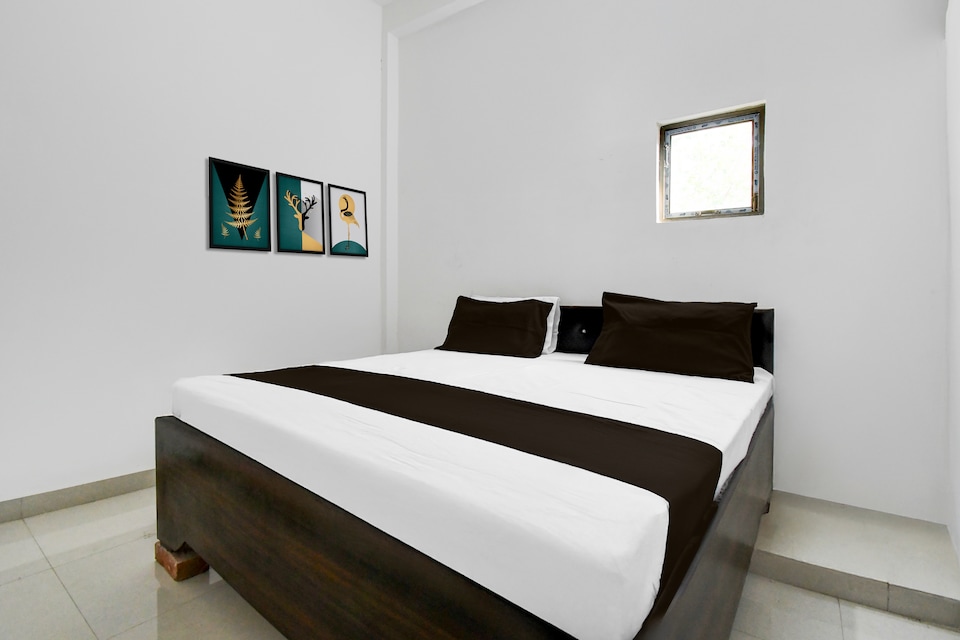SPOT ON Hotel Shivoy, Golghar, Gorakhpur