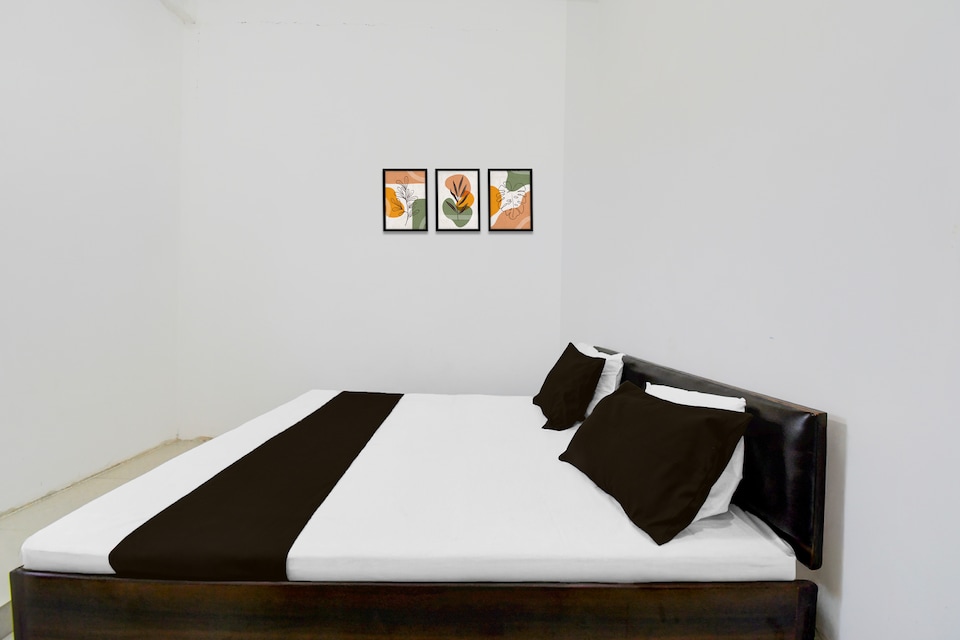 SPOT ON Hotel Shivoy, Golghar, Gorakhpur