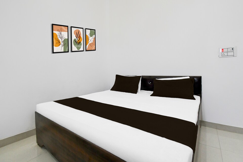 SPOT ON Hotel Shivoy, Golghar, Gorakhpur
