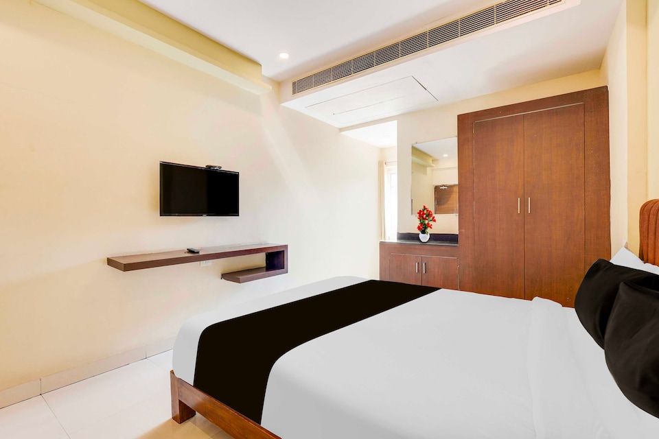 Collection O Dwarka Nagar Ramatalkies, Transit Vizag, Visakhapatnam