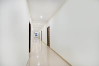 Hotel O 4 COLORS