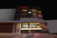 [Day Stay - 12 Hrs Slot : 8 AM to 8 PM] Collection O Awas Vikas Kalyanpur