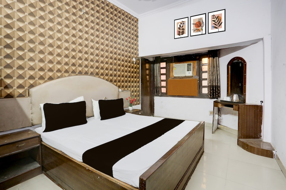 Hotel O Crown deluxe, Karol Bagh Delhi, Delhi